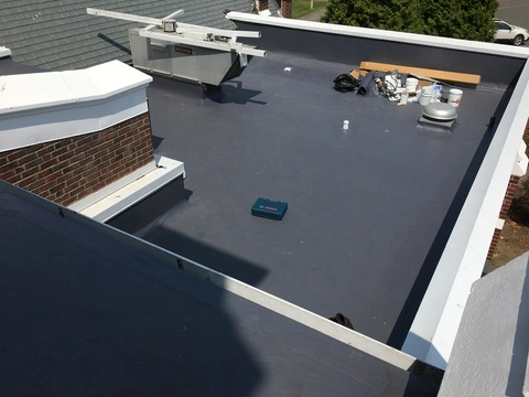 Flat roof installation